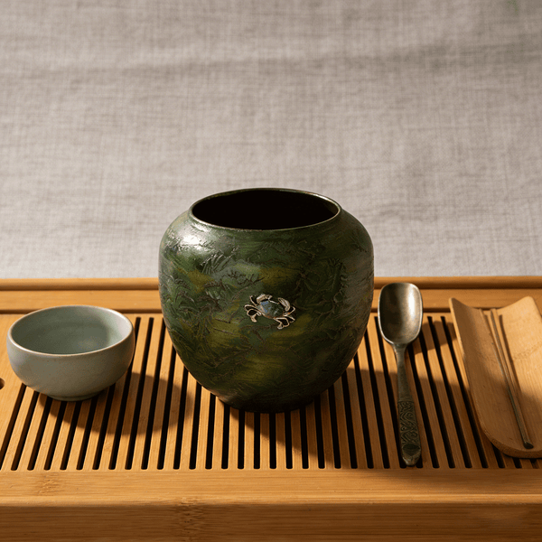 Lacquer Tea Canister with a Playful Touch