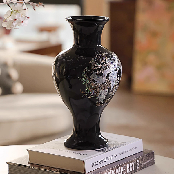 Inlaid Mother-of-Pearl Shuahua Bottle