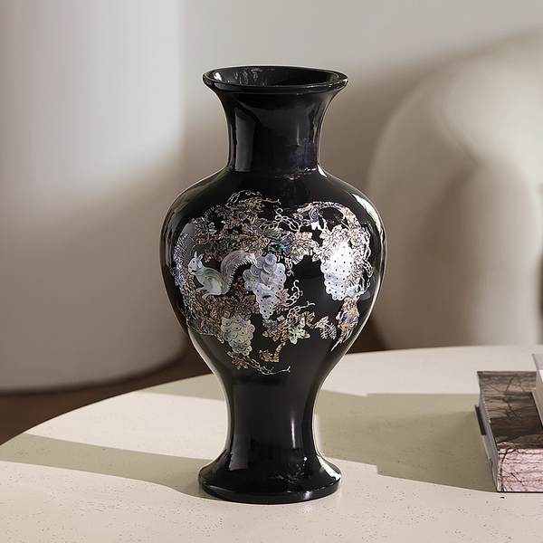 Inlaid Mother-of-Pearl Shuahua Bottle