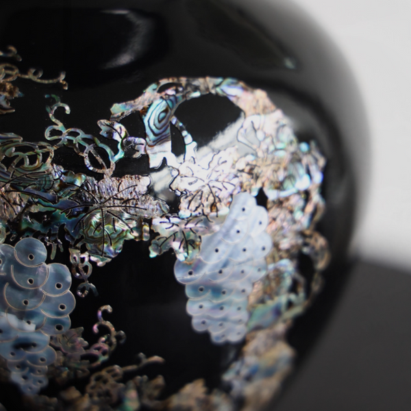 Inlaid Mother-of-Pearl Shuahua Bottle