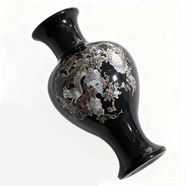 Inlaid Mother-of-Pearl Shuahua Bottle